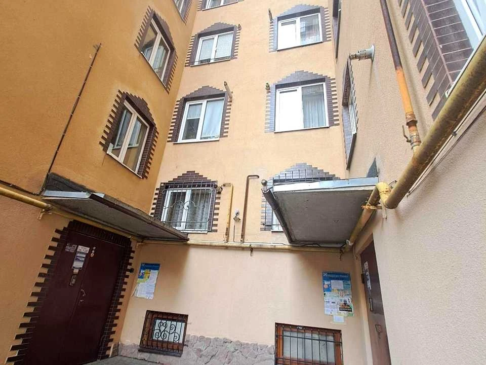 Apartment. Ivano-Frankivsk, Mariyky Pidhvary Street