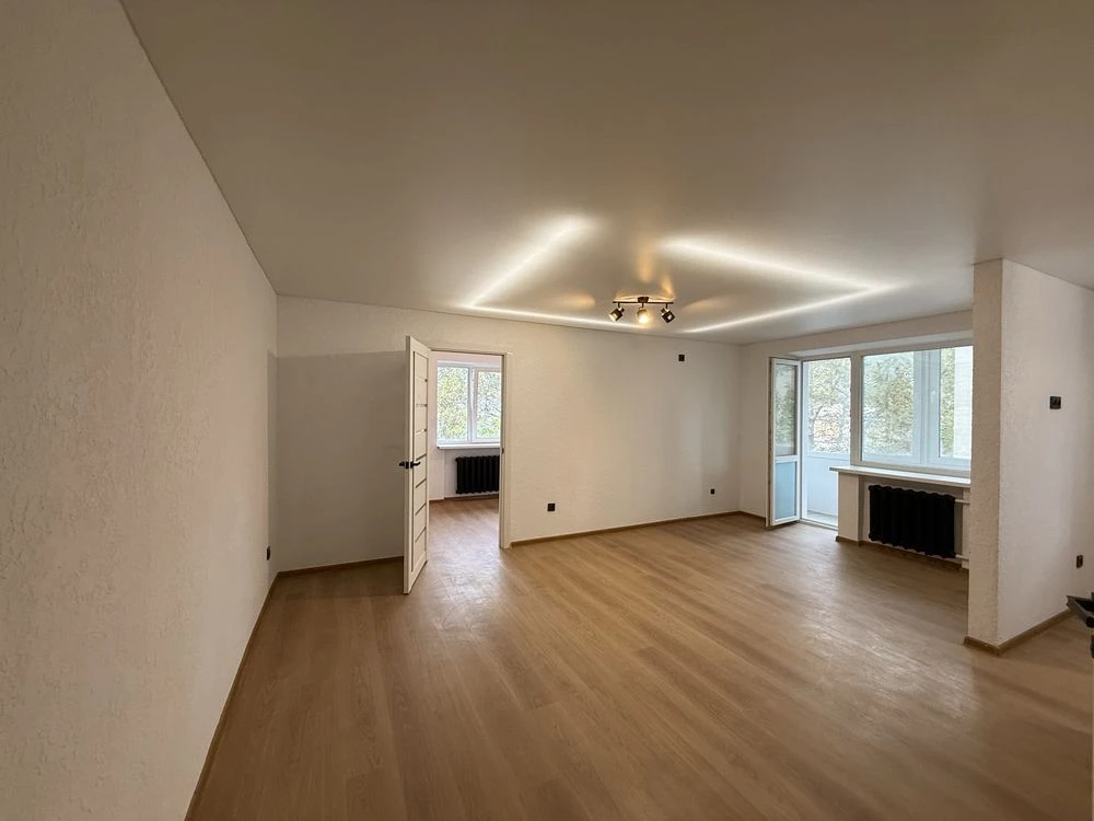 Two-bedroom apartment renovated near "City Heart" park