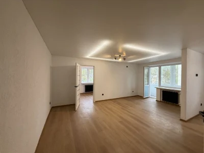 Two-bedroom apartment renovated near "City Heart" park