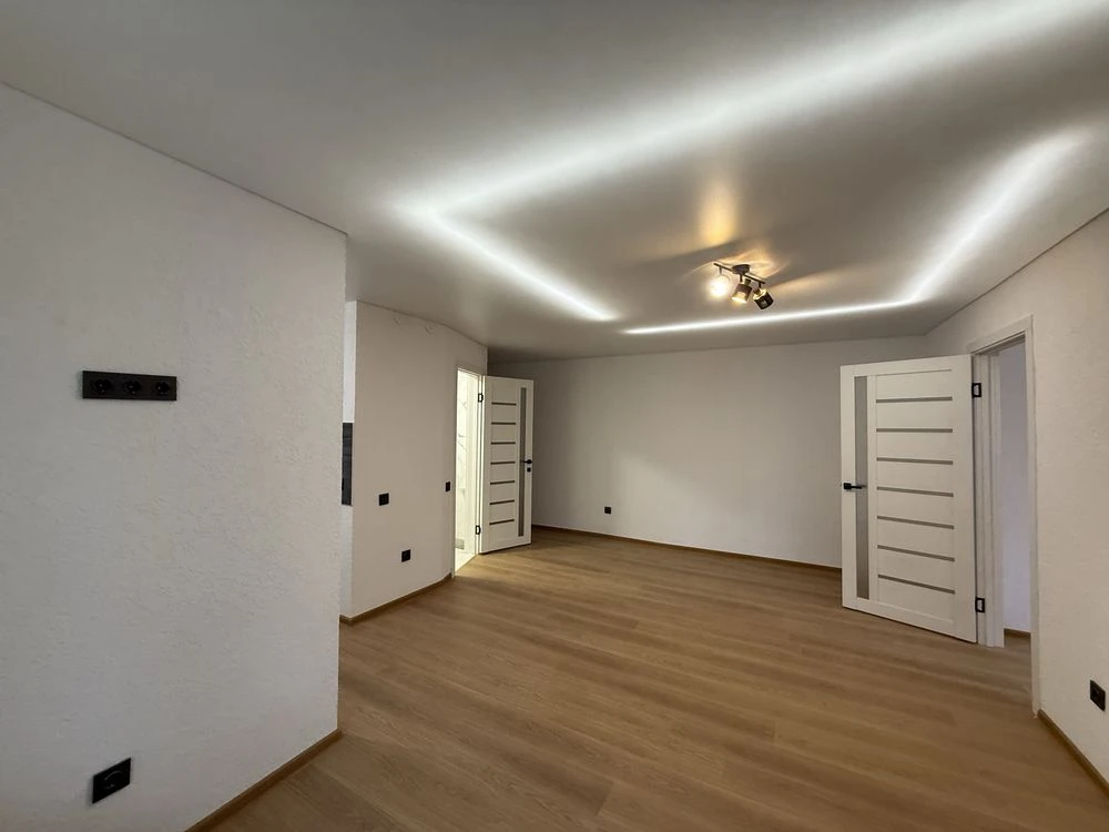 Two-bedroom apartment renovated near "City Heart" park