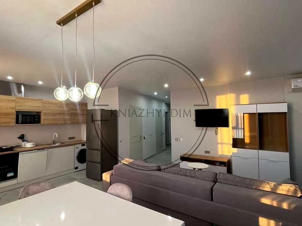Apartment. Dniprovska Naborozhna st.