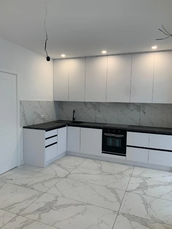 Продажа 2-комнальной квартиры 59 м² с новым ремонтом в КБ по ул. Макки