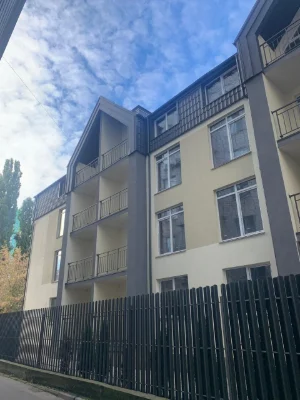 Продажа 2-комнальной квартиры 59 м² с новым ремонтом в КБ по ул. Макки