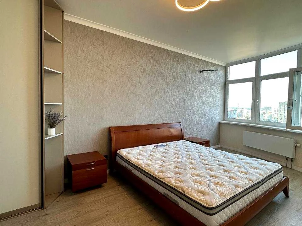 Apartment. Dragamanova St., Kyiv