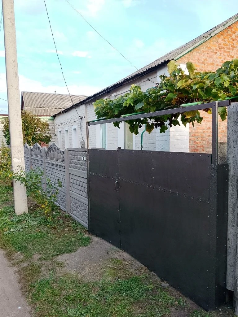 Standalone House 100 m², 7 acres, GARAGE, MUST solar inverter. Cozy