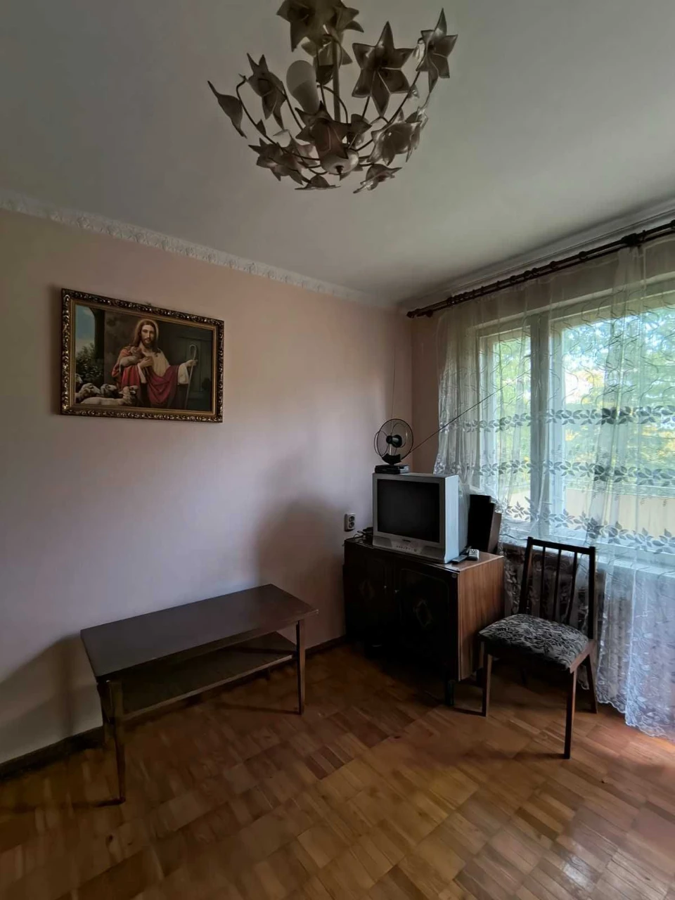 One-bedroom apartment on Dovzhenko Street