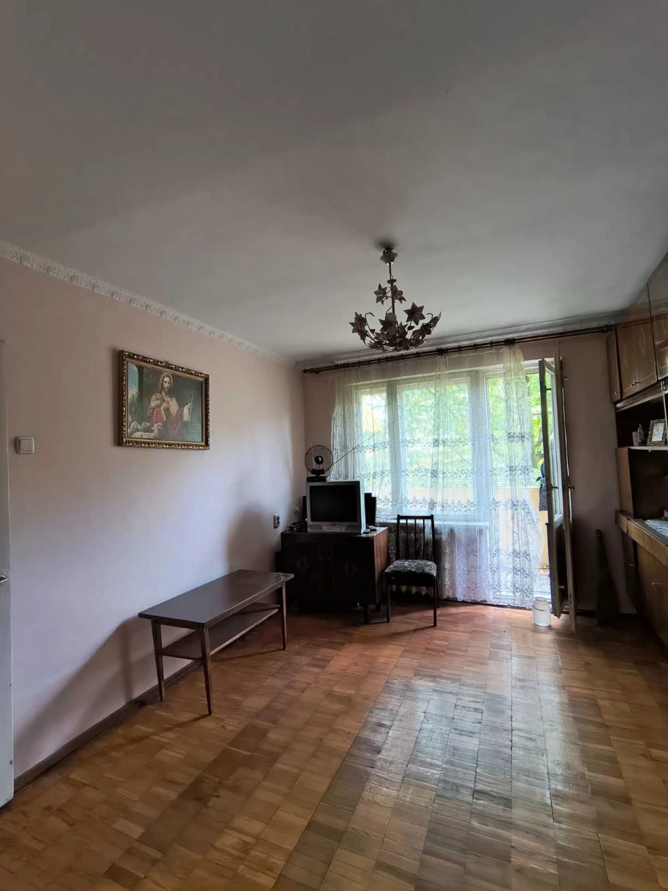One-bedroom apartment on Dovzhenko Street