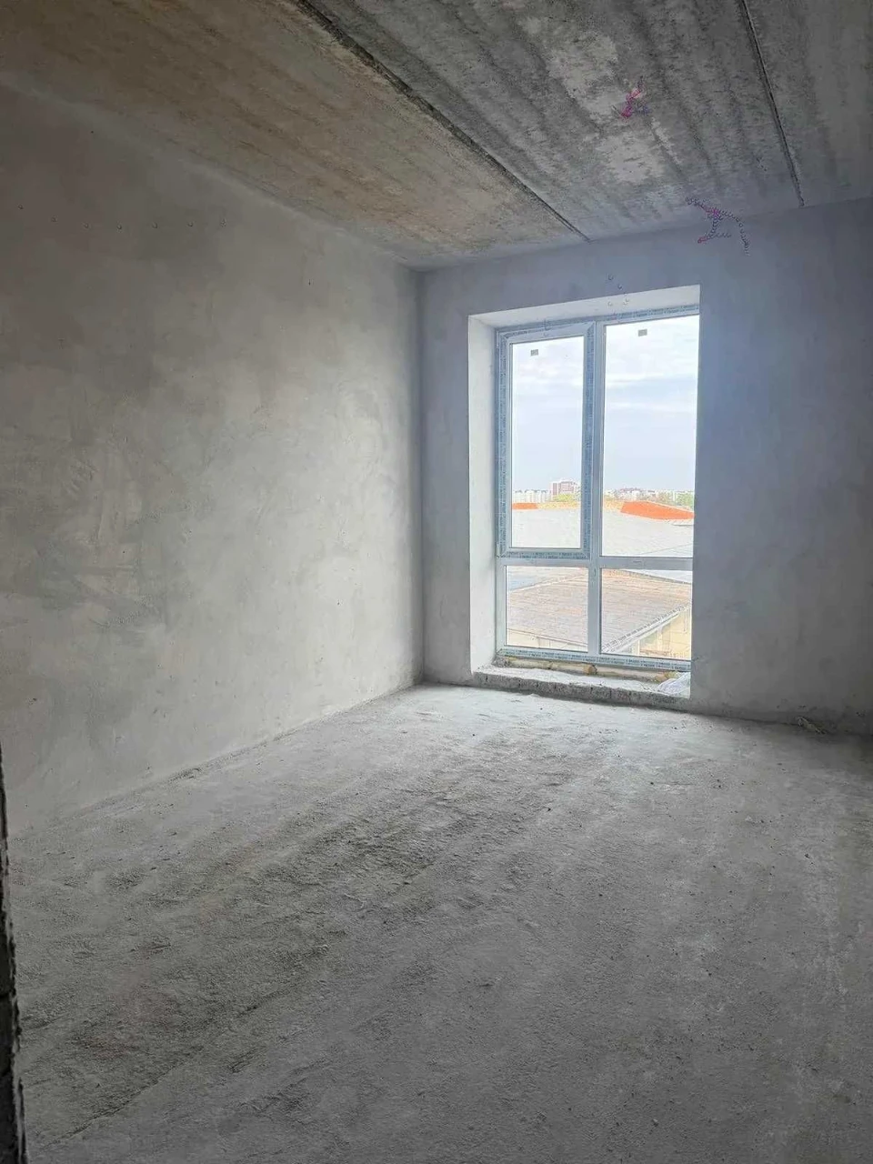 Sale of a ready-to-renovate 1-bedroom apartment in the Urozhayni residential complex