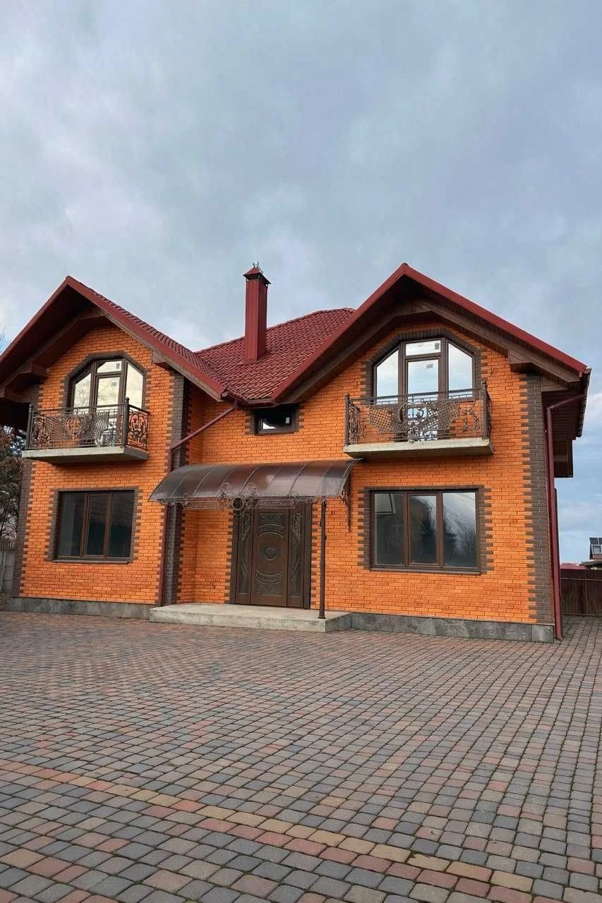 Продається домоволодіння (два будинки) з зем. ділянкою 24 со