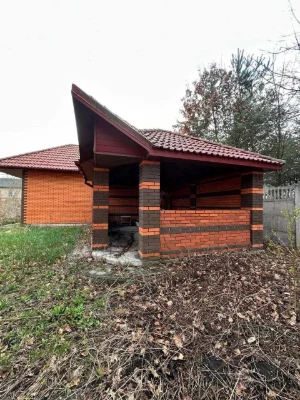 Продається домоволодіння (два будинки) з зем. ділянкою 24 со