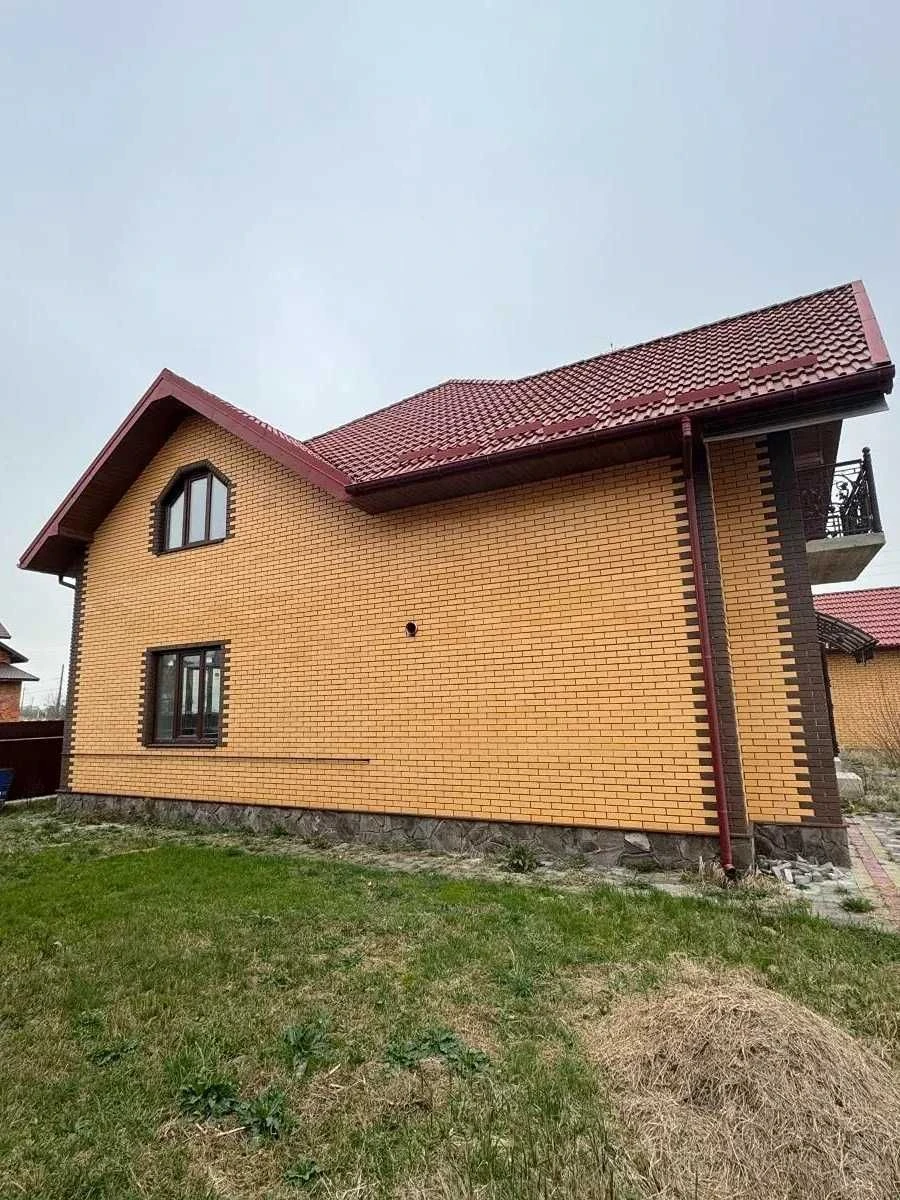 Продається домоволодіння (два будинки) з зем. ділянкою 24 со