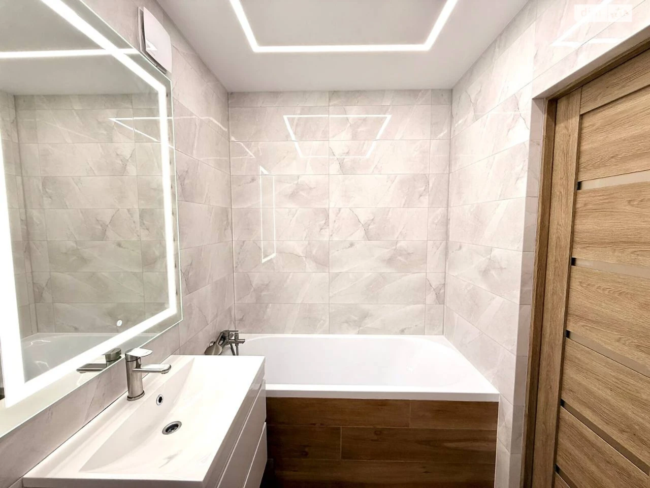 For sale Apartment Zaliznychny