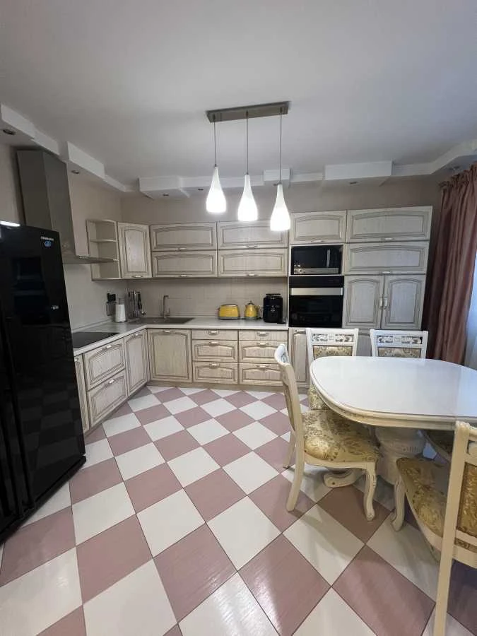 Продається велика квартира в Києві, Солом'янський район