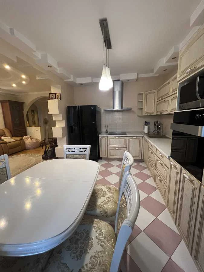 Продається велика квартира в Києві, Солом'янський район