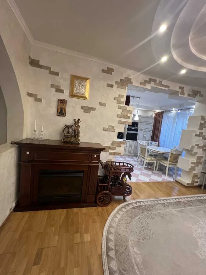 Продається велика квартира в Києві, Солом'янський район