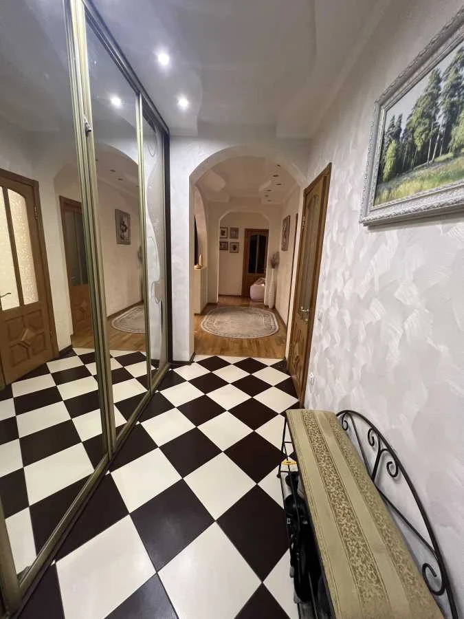 Продається велика квартира в Києві, Солом'янський район