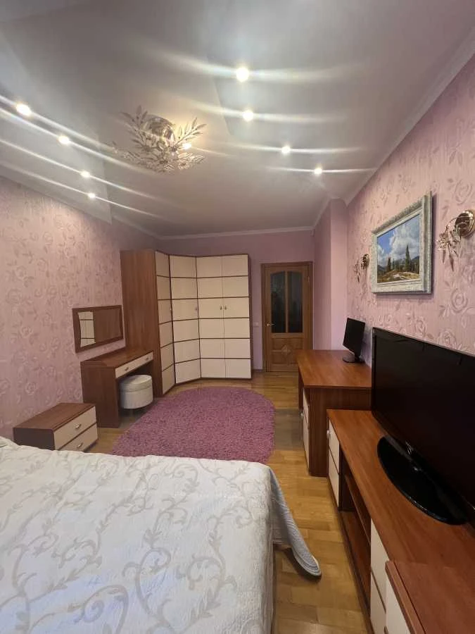 Продається велика квартира в Києві, Солом'янський район