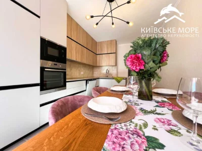 Продається трикімнатна квартира (96 м²) у Києві, Подільський район