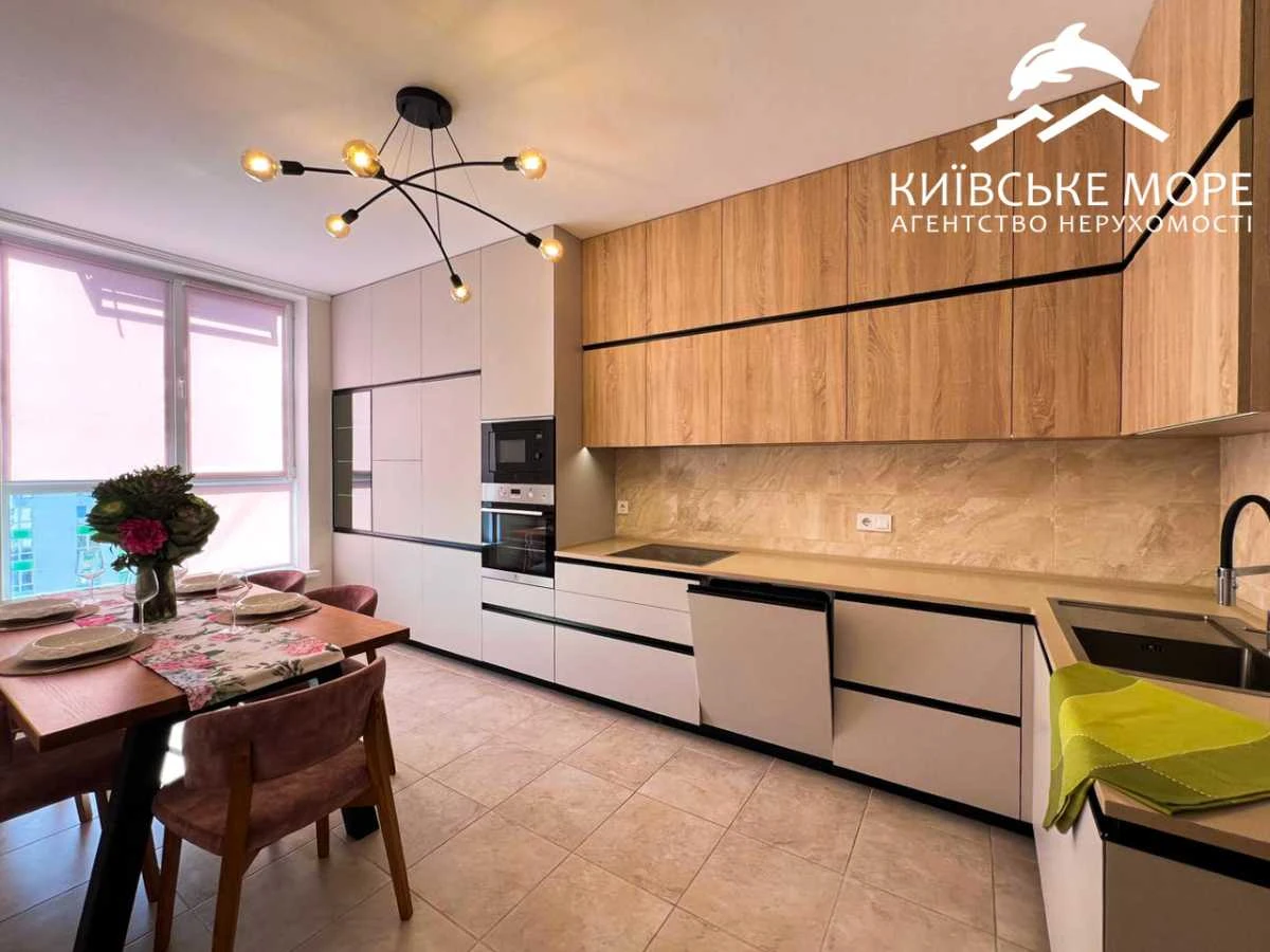 Продається трикімнатна квартира (96 м²) у Києві, Подільський район