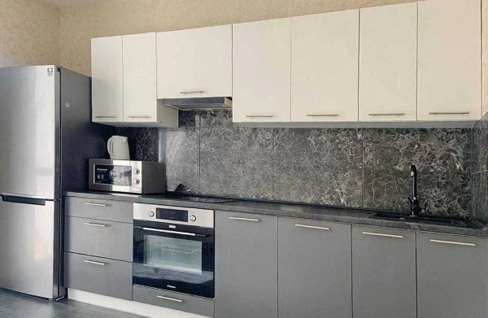 Modern 1-bedroom apartment for sale in Lebedinoye residential complex