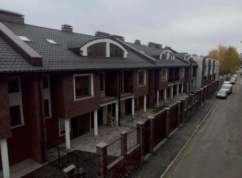 Продаж розкішного таунхауса 300 м² у Солом'янському районі (вул.