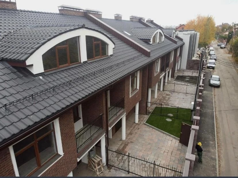 Продаж розкішного таунхауса 300 м² у Солом'янському районі (вул.