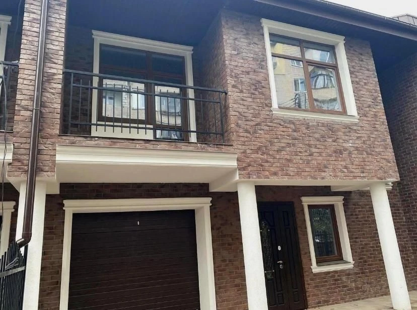 Продаж розкішного таунхауса 300 м² у Солом'янському районі (вул.