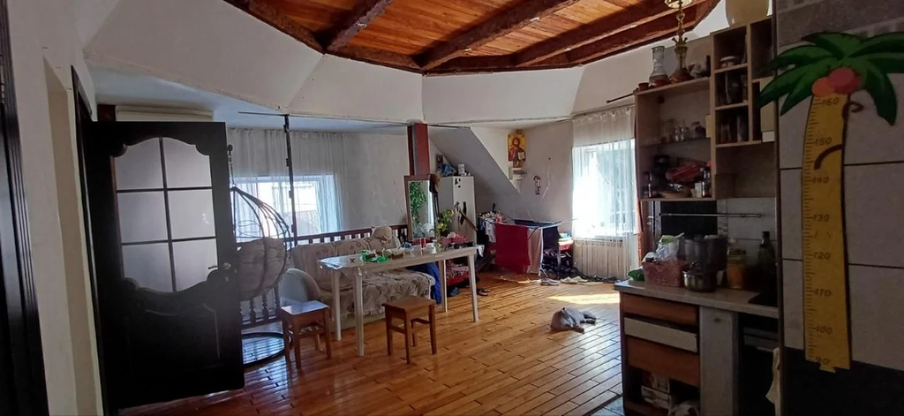 Продається будинок 285 м² Левобережна ділянка 10 соток Район ТРЦ «Караван»