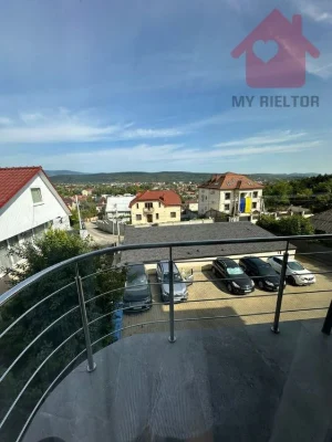 Продаж двокімнатної великої квартири в центрі міста