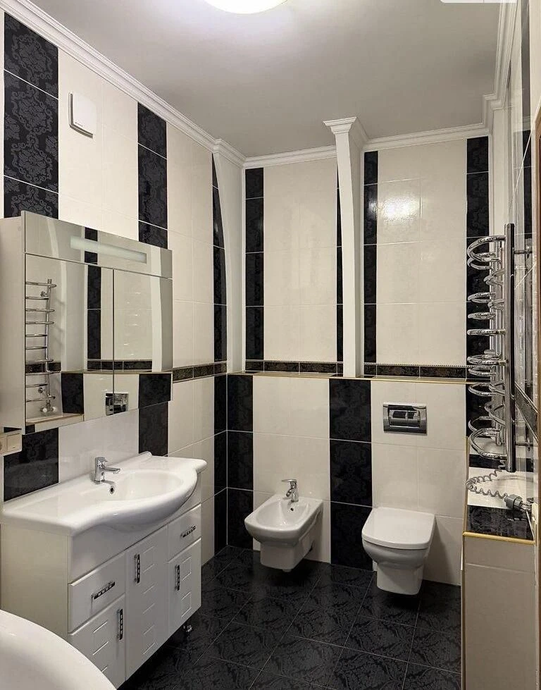 Sale of a 3-story apartment