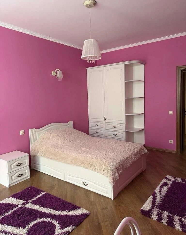 Sale of a 3-story apartment