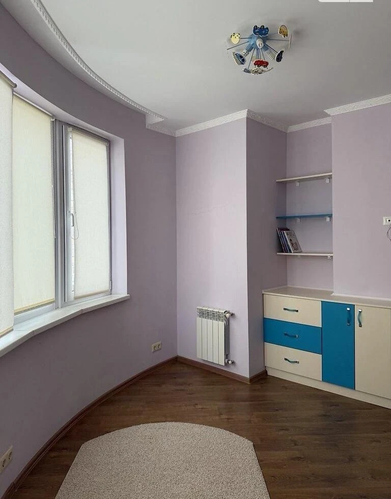 Sale of a 3-story apartment