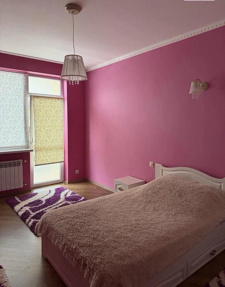 Sale of a 3-story apartment