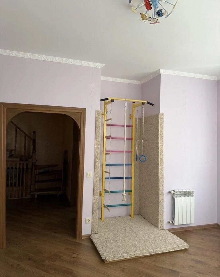 Sale of a 3-story apartment