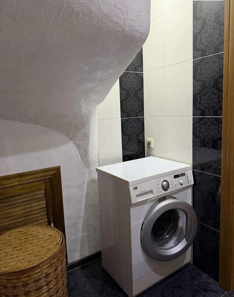 Sale of a 3-story apartment