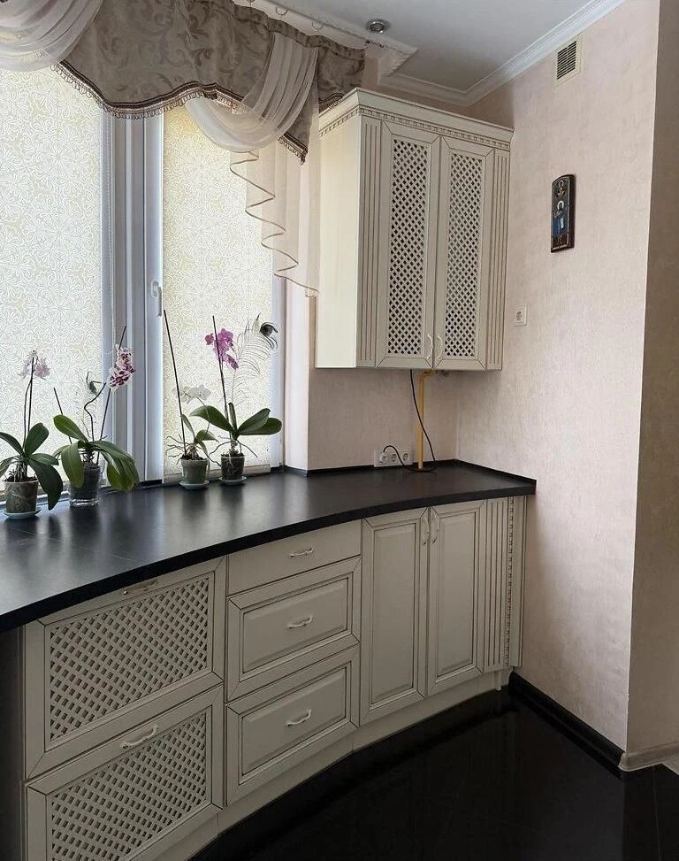 Sale of a 3-story apartment