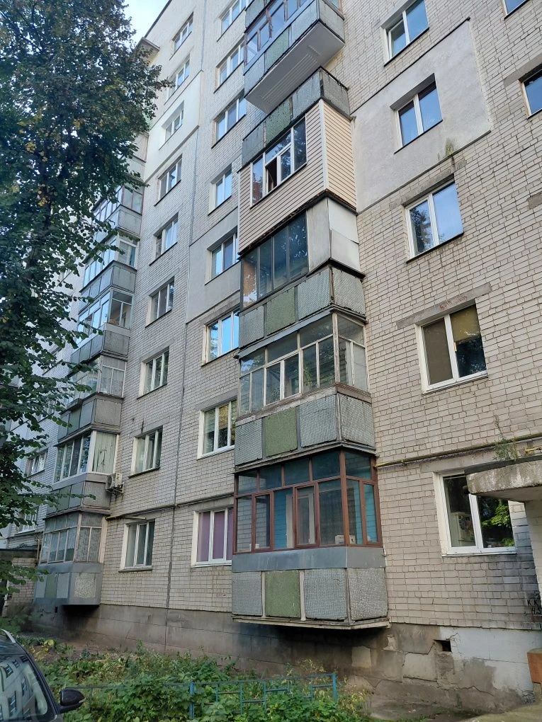 Квартира, 4 кімнати (біля 2-ї міської лікарні)
