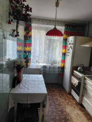 Квартира, 4 кімнати (біля 2-ї міської лікарні)
