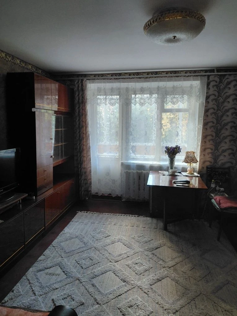 Квартира, 4 кімнати (біля 2-ї міської лікарні)