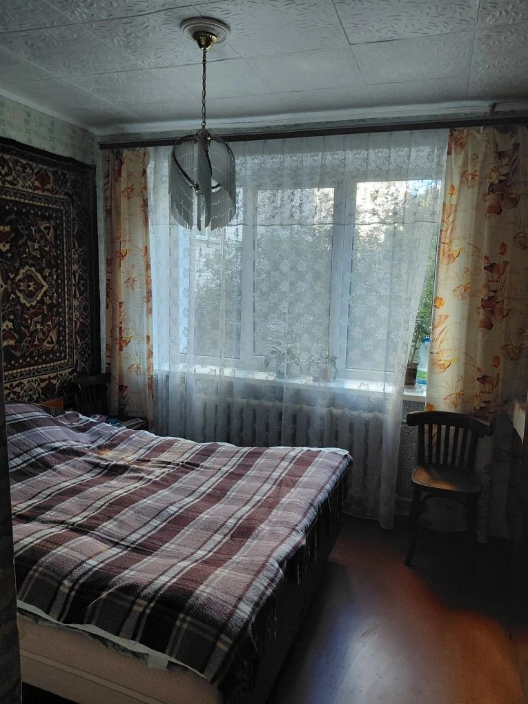 Квартира, 4 кімнати (біля 2-ї міської лікарні)