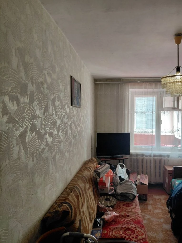 Квартира, 4 кімнати (біля 2-ї міської лікарні)