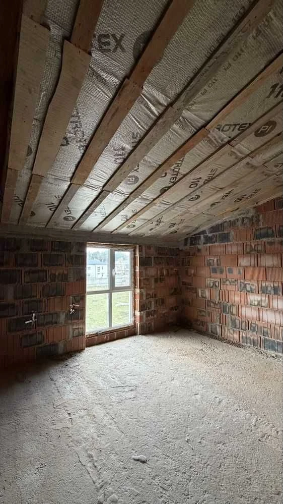 For Sale: 2-bedroom apartment in a townhouse near Yalischyna