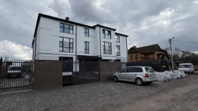 For Sale: 2-bedroom apartment in a townhouse near Yalischyna
