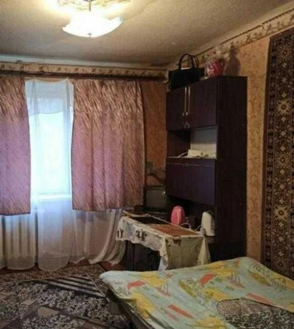 Продається кімната з комунальніми зручностями на Одеської