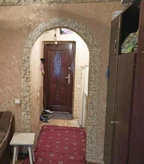 Продається кімната з комунальніми зручностями на Одеської