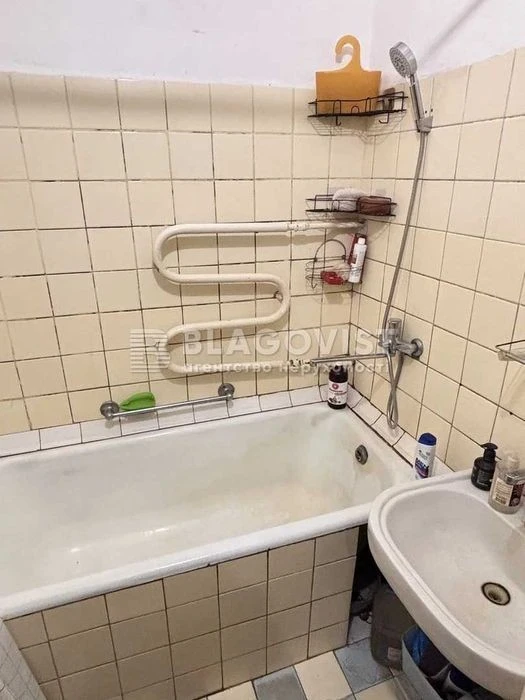 2-room apartment for sale on Dzhokhar Dudayev Street, Solomyansky