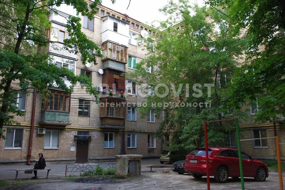 2-room apartment for sale on Dzhokhar Dudayev Street, Solomyansky