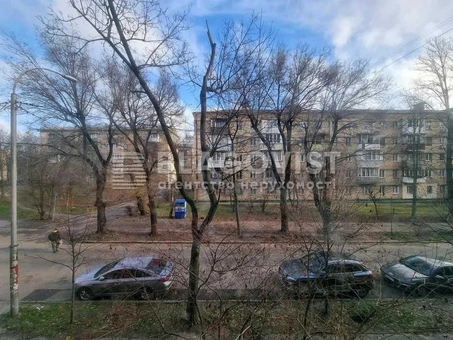 2-room apartment for sale on Dzhokhar Dudayev Street, Solomyansky