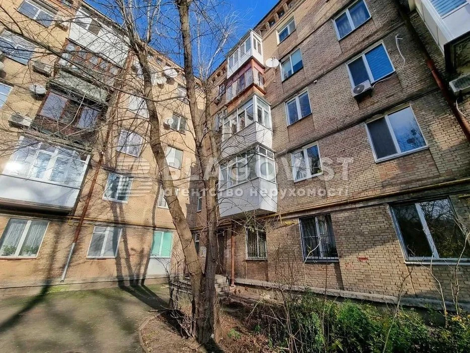 2-room apartment for sale on Dzhokhar Dudayev Street, Solomyansky