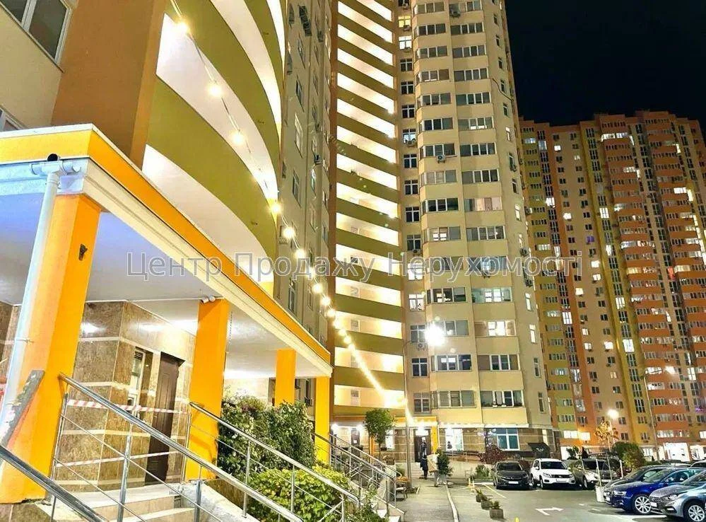 Продаж 2-кімнатної квартири 43 м² на 10 поверсі в ЖК "Яскравий", Київ